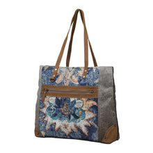Load image into Gallery viewer, Emery Oversized Tote
