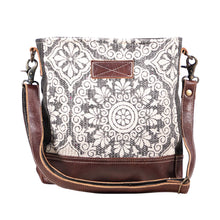 Load image into Gallery viewer, Anna Shoulder Bag
